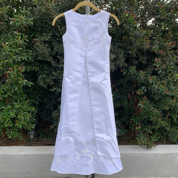 David’s Bridal Flower Girl/ Jr Bridesmaid Dress with Veil - Picture 3 of 14